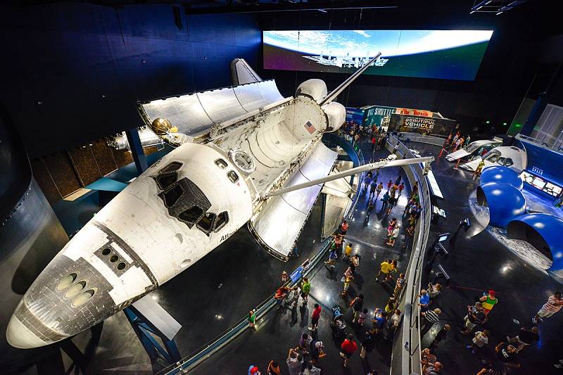 Po ukončení aktivní služby se z Atlantisu stal muzejní kousek. Nyní je raketoplán vystaven v muzeu Kennedyho vesmírného střediska.