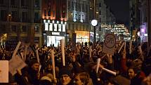 Tisíce lidí protestovali na náměstí Svobody v Brně proti takzvané mlátičce Zdeňkovi Ondráčkovi.