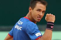 Lukáš Rosol ve čtvrtfinále Davis Cupu proti Golubjovi z Kazachstánu. 