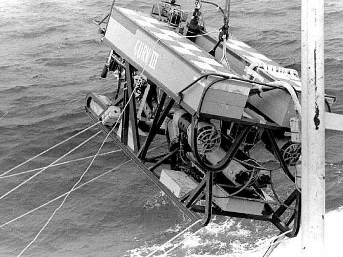 Podmořský robot CURV III asistující při záchraně posádky miniponorky Pisces III