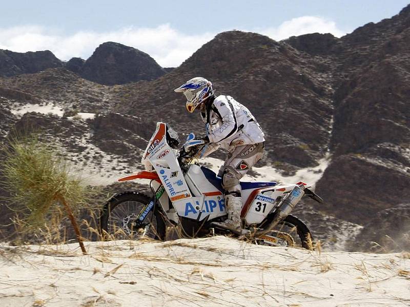 Italský motocyklista Luca Manca slibně rozjetý Dakar nedokončí. 