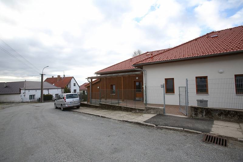 Obec Olešnice díky financím z dotací vybudovala novou školku s vyšší kapacitou dětí a upravenou zahradou