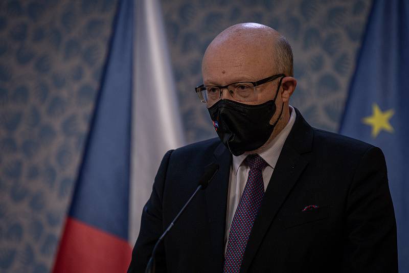 Ministr zdravotnictví a místopředseda vlády Vlastimil Válek (TOP 09) na tiskové konferenci po prvním zasedání vlády premiéra Petra Fialy, 17. prosince 2021 v Praze.