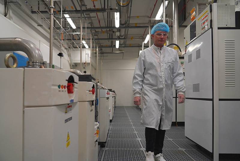 Technologická firma onsemi v Rožnově pod Radhoštěm. Vyrábí křemíkové desky a nově z karbidu křemíku, materiálu budoucnosti. Vyrábí polovodičové čipy, navrhují integrované obvody.