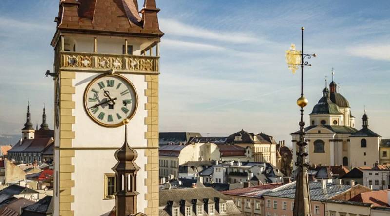 Radnice Olomouc - stavební práce na objektu kulturní památky, oprava věže.