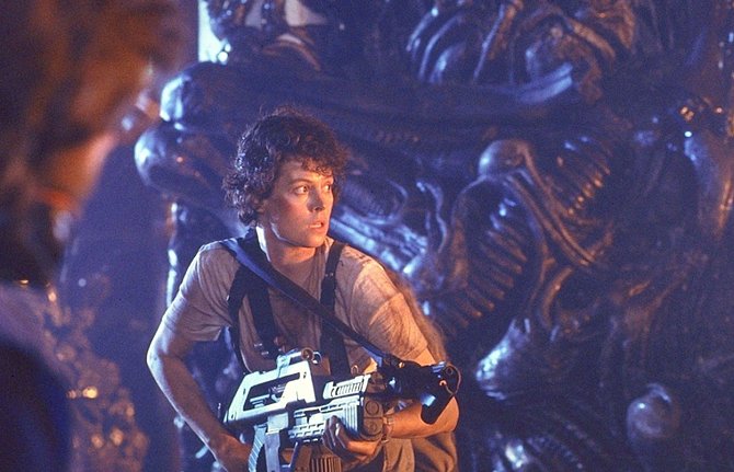 Ellen Ripleyová ztvárněná herečkou Sigourney Weaverovou ve filmu Aliens z roku 1986.