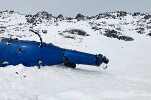 Vrtulník, ve kterém zahynul Petr Kellner, zřícený v blízkosti ledovce Knik na Aljašce.