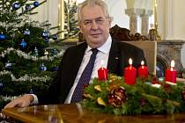 Prezident Miloš Zeman při přípravách vánočním poselství, které pronesl 26. prosince na zámku v Lánech.