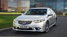 8. Honda Accord, přes 17 milionů. Středně velký sedan na našem trhu aktuálně nekoupíme, ale na americkém se prodává jako horké housky. První generace vyjela v roce 1976 a dodnes je Accord brán jako spolehlivé, úsporné a dobře jezdící auto za rozumný peníz