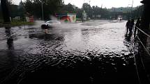 Páteční bouře s prudkým deštěm zasáhla i Prahu