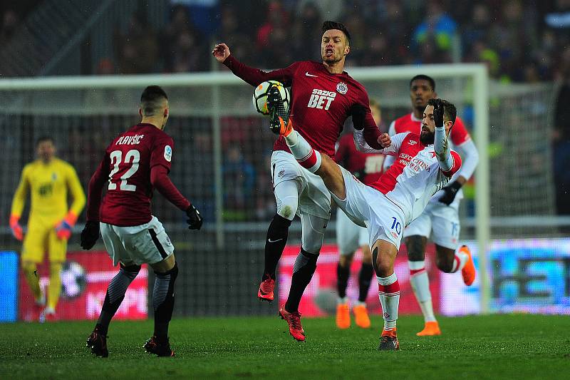 Fotbalové utkání HET ligy mezi celky AC Sparta Praha a SK Slavia Praha 17. března v Praze. V souboji zleva Václav Kadlec a Josef Hušbauer.