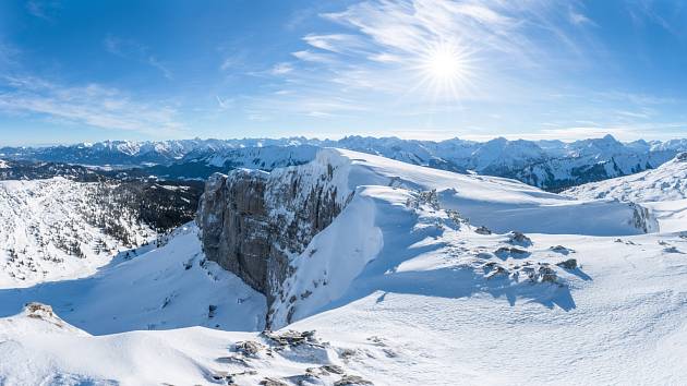 Una morte terribile sulle Alpi.  Uno sciatore è morto dopo essere caduto da una montagna con la sua ragazza