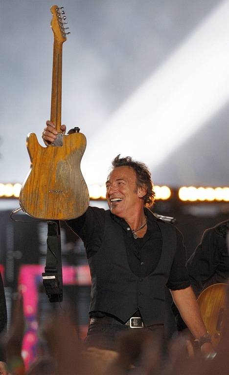 Hvězdou poločasového programu byl rocker Bruce Springsteen.