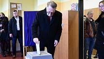 Jaroslav Bašta volí v prvním kole prezidentských voleb