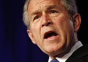George Bush mluví v Pentagonu při pátém výročí invaze do Iráku.