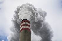 Elektrárna Opatovice, komín, kouř, popílek - ilustrační foto