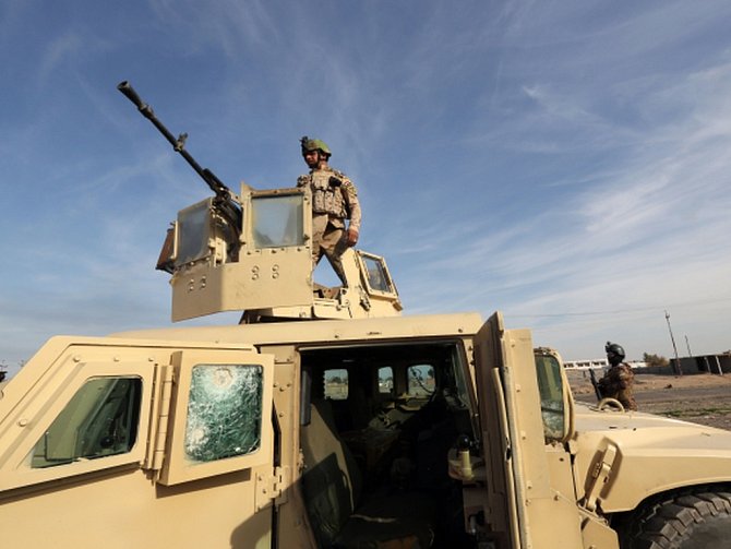  Irácká armáda dnes zahájila rozsáhlou vojenskou operaci proti radikálům z Islámského státu (IS) ve městě Tikrít.