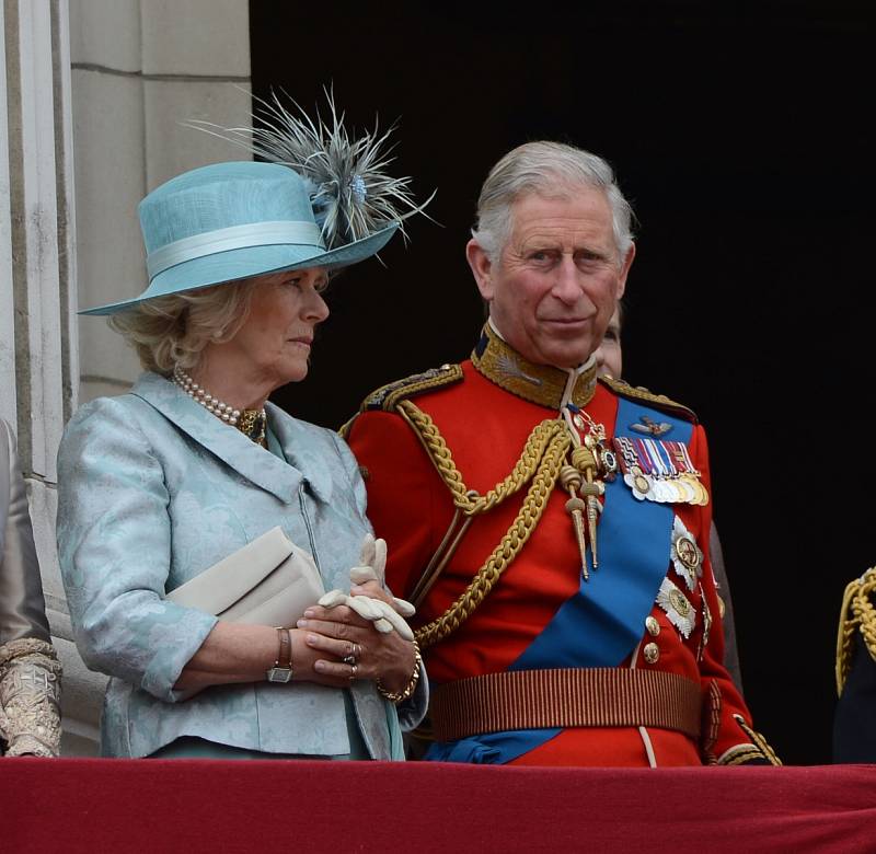 Nový britský král Karel III. s manželkou Camillou.