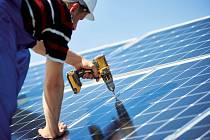 Kraj si od instalace fotovoltaických panelů slibuje levnější elektřinu a vyšší energetickou nezávislost.