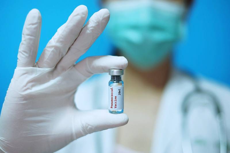 Zatímco proti chřipce je zájemcům každoročně podávána nová vakcína, u očkování proti pneumokokům vakcínou Prevenar13 stačí jedna dávka