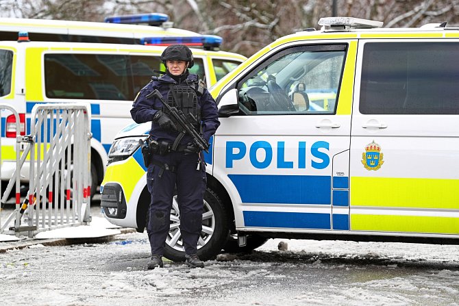Policie před okresním soudem v Linköpingu