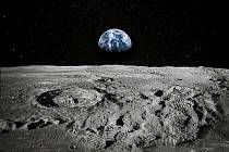 Pohled na Zemi z povrchu Měsíce. Ilustrační snímek