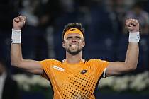 Tenista Jiří Veselý na turnaji v Dubaji porazil Novaka Djokoviče.