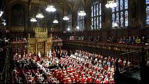 Britská královna Alžběta II. dnes slavnostně zahájila nové zasedací období parlamentu