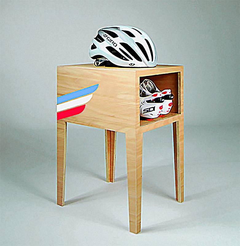 Nábytek šampionů. Britský designér Tom Rowan navrhl skříňky na uložení cyklistických potřeb, které nezapřou závodní „silničářský“ charakter