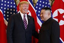 Donald Trump a Kim Čong-un na summitu ve vietnamské Hanoji