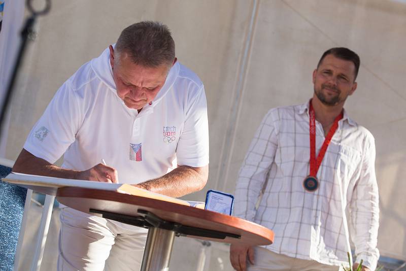 Zápasník Marek Švec dostal 14. srpna na slavnostním ceremoniálu v Havlíčkově Brodě bronzovou medaili z olympijských her v Pekingu z roku 2008. Jeho tehdejší přemožitel v přímém souboji o třetí místo ve váhové kategorii do 96 kg v řecko-římském stylu Asset