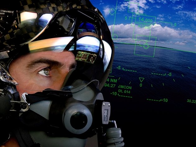 Jedním z důležitých prvků informační nadvlády letounu F-35 je přilbový zaměřovač