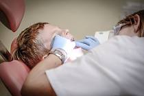 Ošetření u zubního lékaře. Ilustrační foto.