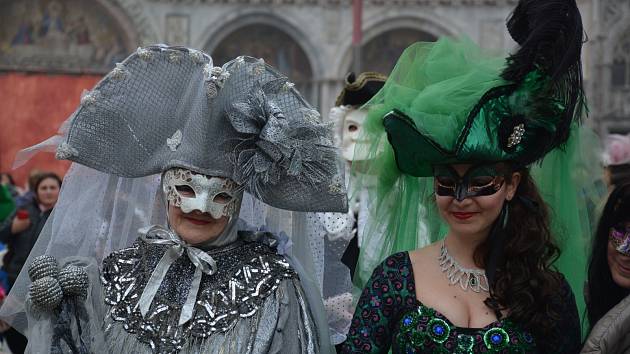 Masky, barvy, smích. V Benátkách vrcholilo karnevalové veselí. Podívejte se  - Deník.cz
