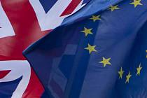 Vlajky EU a Británie. Ilustrační foto