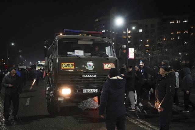 Násilné demonstrace v Kazachstánu.