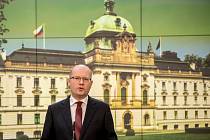 Premiér Bohuslav Sobotka oznámil 2. května v Praze rozhodnutí podat demisi své vlády.
