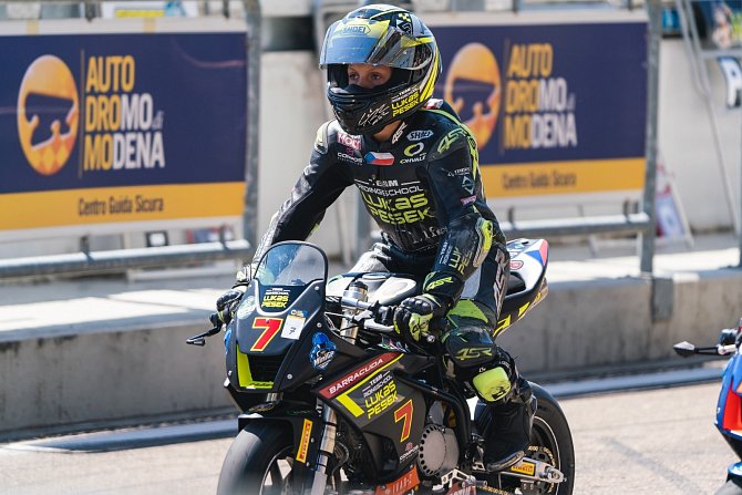 Romana Durdise připravuje na dráhu silničního motocyklového závodníka bývalý přední jezdec Lukáš Pešek