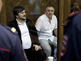 Ruský soud dnes poslal na doživotí do vězení Lom-Aliho Gajtukajeva a Rustama Machmudova, dva hlavní pachatele vraždy novinářky Anny Politkovské. 