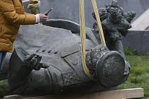 Odstranění sochy maršála Koněva