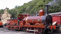 Lokomotiva značky Sharp Stewart společnosti Furness Railway ze 60. let 19. století. Podobné stroje projížděly i vesnicí Lindal-in-Furness a lokomotiva stejné značky (ovšem jiný typ) se nyní nachází pohřbena pod lindalskou tratí.