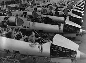 Výroba letounů L-39 ve Vodochodech