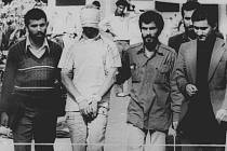 Američané, kteří byli před 35 lety rukojmími íránských radikálních studentů v Teheránu, dostanou odškodné. 