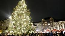 Snímek z vánočních trhů v centru Bratislavy z roku 2019. Loni se trhy nekonaly kvůli koronavirové pandemii