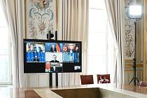 Lídři G7 během videokonference o Ukrajině v Elysejském paláci v Paříži 8. května 2022.