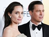 Brad Pitt s manželkou Angelinou Jolie.