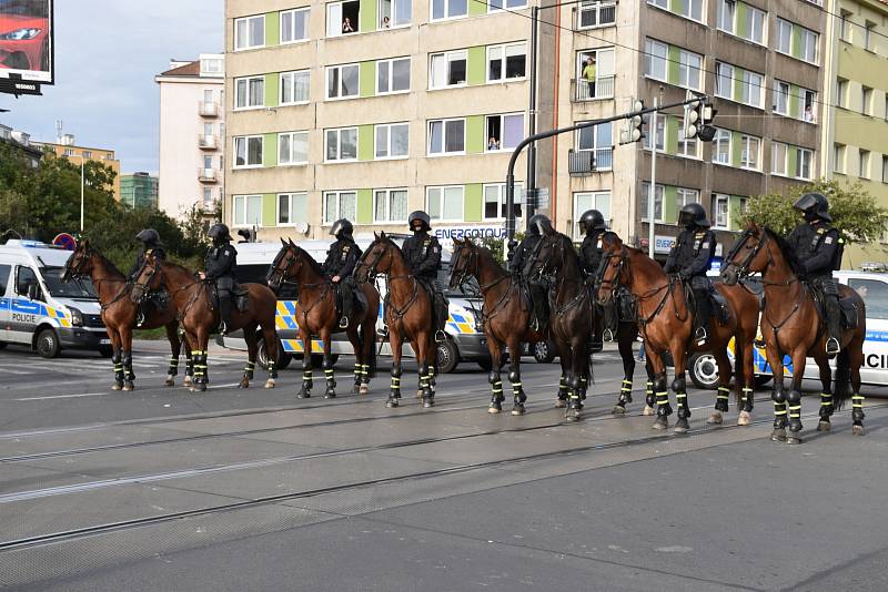 Koně mají u policie náročnou práci, a ne každý policista se pro spolupráci s těmito ušlechtilými tvory hodí.