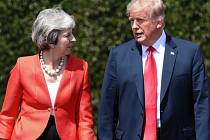 Americký prezident Donald Trump a britská premiérka Theresa Mayová.