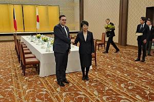 Český ministr zahraničí Jan Lipavský se šéfkou japonské diplomacie Jóko Kamikawaovou podepsal dohodu o leteckých službách.