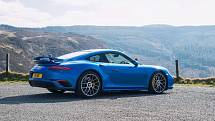 15. – 13. Porsche 911 Turbo S: Z 0 na 100 km/h za 2,9 s. Pohon všech kol, skvělý systém kontroly startu, bleskově rychlá převodovka a dvakrát přeplňovaný boxer o výkonu 580 koní (426 kW) a točivém momentu 750 Nm. Času zrychlení se nelze divit.